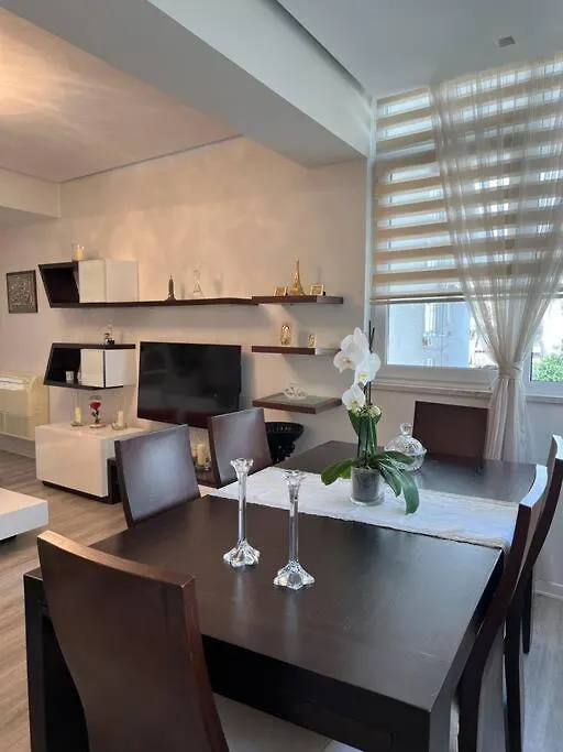 Sunshine Apartment Tirana 0*,
